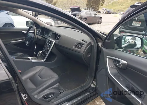 2015 Volvo S60 T5 Premier z USA, uszkodzony, nr VIN YV140MFB3F2313567